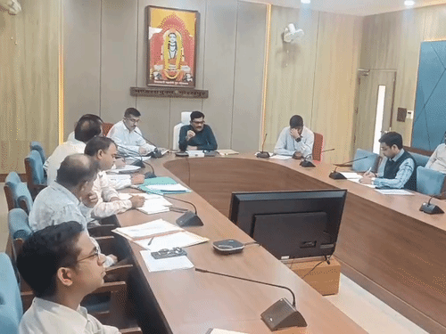 हर जिले में बनेगा एनिमल बर्थ कंट्रोल सेंटर:गोरखपुर कमिश्नर ने नसबंदी अभियान तेज करने के दिए निर्देश, लापरवाही पर होगी कार्रवाई
