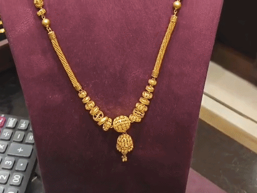 गोरखपुर में लाइट वेट और फैंसी ज्वेलरी का डिमांड:वेडिंग सीजन से पहले बाजार में रौनक, करवा चौथ, धनतेरस के लिए एडवांड बुकिंग