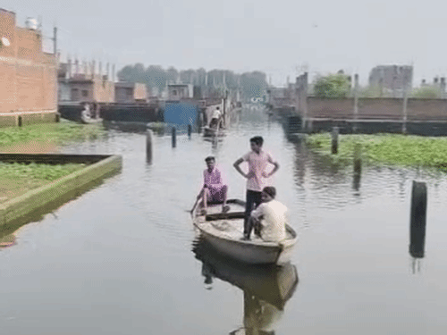 उन्नाव में गंगा का जलस्तर 111.57 मीटर पर पहुंचा:24 घंटे में 13 सेंटीमीटर की गिरावट, शुक्लागंज की निचली बस्तियों में अब भी जलभराव