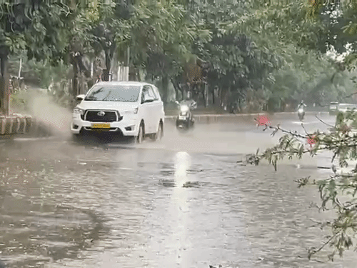 सुकमा-दंतेवाड़ा समेत 4 जिलों में बारिश के आसार:40 किमी की रफ्तार से चलेंगी हवाएं, अगले 2 दिन कुछ इलाकों में बारिश के आसार