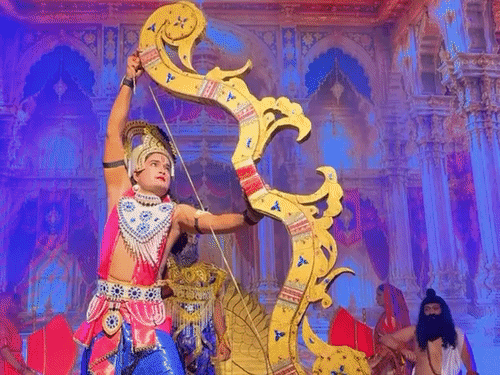 श्रीराम ने तोड़ा शिव धनुष, सीता ने पहनाई वरमाला:सीता स्वयंवर का भव्य मंचन,कटरा रामलीला में गूंजे जय श्रीराम के जयकारे