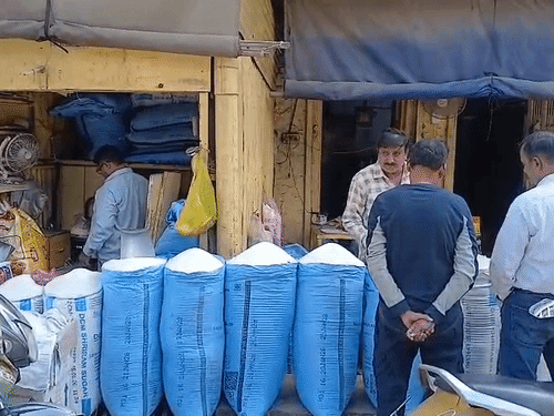 क्या आने वाले दिनों में और महंगी होगी चीनी:बढ़ती कीमतों के लिए गन्ना उत्पादन में कमी या एथनॉल जिम्मेदार?मिल के GM ने बताईं वजहें