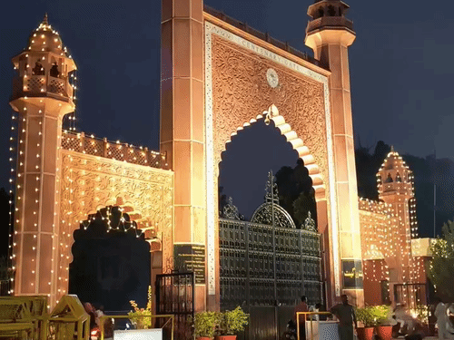ईद-ए-एएमयू के रंग में रंगा सरसैयद डे:कैंपस में उमड़ा हुजूम; बाब-ए-सैयद से एनआरसी तक जाम, शाम को हॉस्टलों में डिनर और सांस्कृतिक कार्यक्रमों की धूम