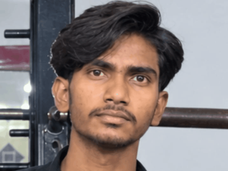 अज्ञात वाहन ने बाइक सवारों को रौंदा, दो की मौत:मुरादाबाद में एक युवक बुरी तरह घायल; ढाबे पर खाना खाने जा रहे थे तीनों युवक