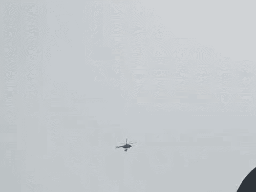 AIR Show-वाराणसी में सेना के हेलीकॉप्टर ने किया रिहर्सल:तिरंगा लेकर नमो घाट पर गंगा के ऊपर से गुजरा, 22 से शुरू होगा एयर शो
