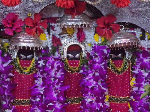 अष्टमी को भगवान राम के कुलदेवी के दरबार में तांता:बड़ी देवकाली मंदिर में हवन-पूजन और दर्शन के लिए कतारें,पूरा वातावरण भक्तिमय