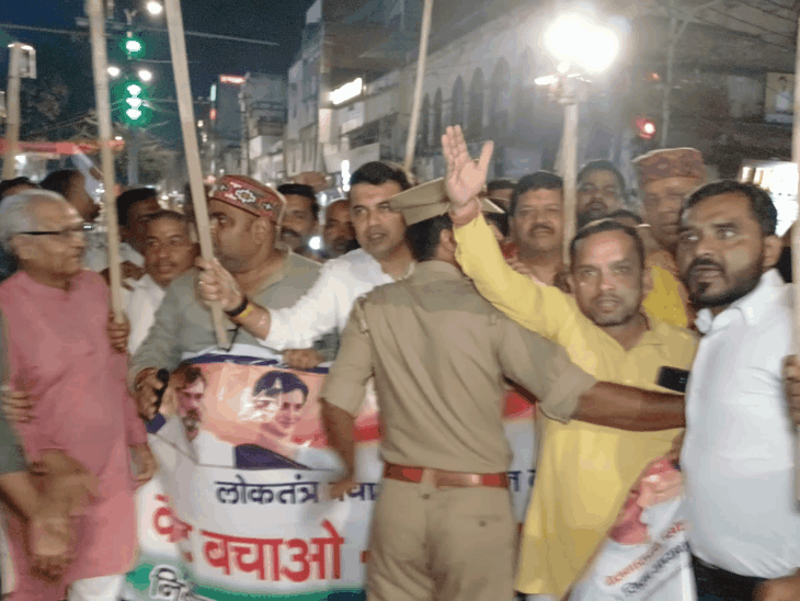 अयोध्या में कांग्रेस ने वोट बचाओ-देश बचाओ’ पदयात्रा निकाली:यात्रा मिल्कीपुर से शुरू होकर इनायतनगर बाजार होकर तहसील मुख्यालय पहुंची