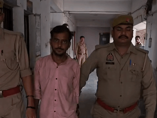कानपुर में नकली नोट खपाने वाला BAMS स्टूडेंट अरेस्ट:वेस्ट बंगाल के गिरोह से मंगाता था करेंसी, जेल में हुई थी मुलाकात