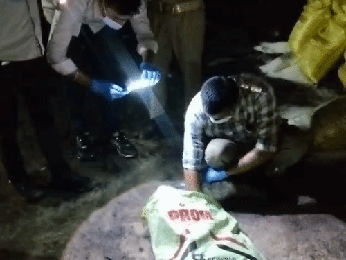 बरेली में नकली खाद बनाने वाली बड़ी फैक्ट्री का भंडाफोड़:250 रुपए की लागत से तैयार कर 1400 में बेचते थे, भारी स्टॉक जब्त किया