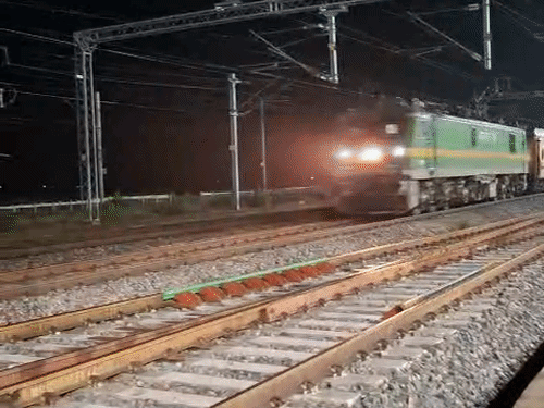 प्रयागराज से गुजरात के लिए मिलेगी सुपरफास्ट ट्रेन:25 अक्टूबर से चलेगी वलसाड–प्रयागराज स्पेशल,कई स्टेशनों पर होगा ठहराव