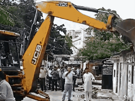 लखनऊ में वकीलों के अवैध चैंबरों पर आज होगी कार्रवाई:पुलिस-प्रशासन के साथ नगर निगम के अधिकारी बुलडोजर लेकर पहुंचे