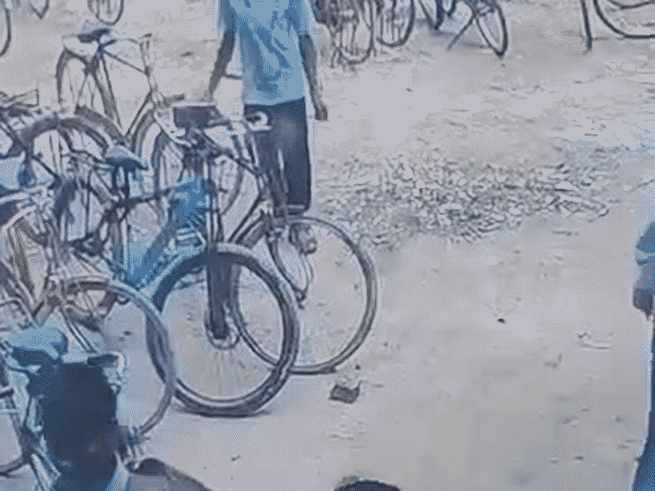 कछवांरोड के कॉलेज से साइकिल चोरी, घटना CCTV में कैद:फुटेज के आधार पर पुलिस चोर के तलाश में जुटी