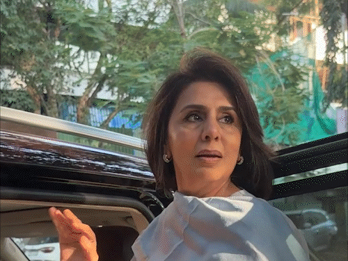 सलमान के बाद नीतू कपूर ने पैपराजी पर कसा तंज:‘बैक पोज’ कहने पर पलटकर पूछा- आपको ये बहुत अच्छा लगता है ना