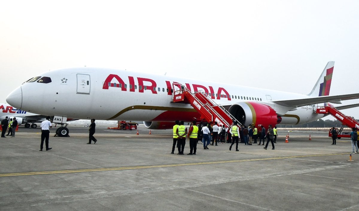 Air India Hijack Scare | हाईजैक के डर से सहमी फ्लाइट! एयर इंडिया के विमान ने ‘Squawk-7500’ अलर्ट के बाद जयपुर में की इमरजेंसी लैंडिंग
