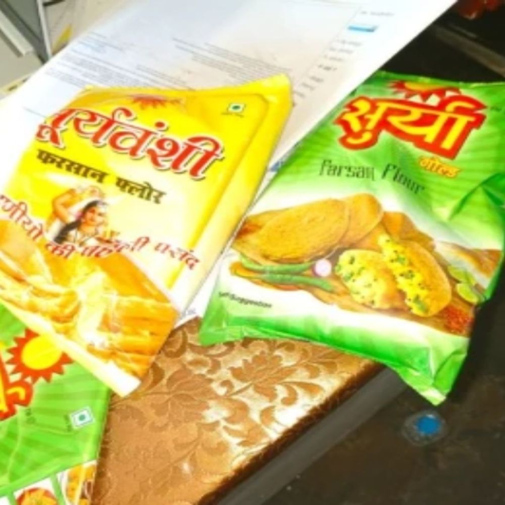 रायपुर के बाजार में ग्राहकों को भ्रमित करने का खेल:’सूर्यवंश’ ब्रांड बेसन की नकल कर ‘सूर्यवंशी’ बनाया, दो पर FIR दर्ज