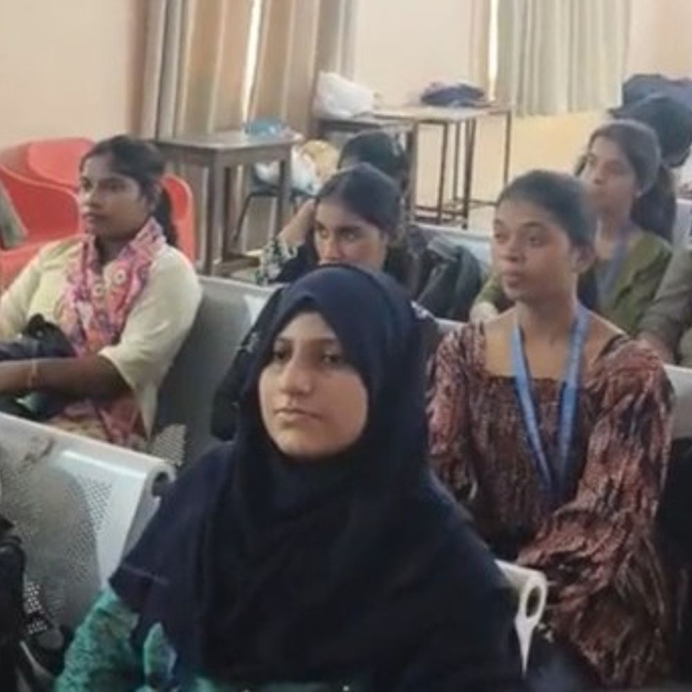कानपुर में प्राकृतिक चिकित्सा कार्यशाला आयोजित:छात्राओं को शारीरिक और मानसिक स्वास्थ्य के प्रति जागरूक करना उद्देश्य