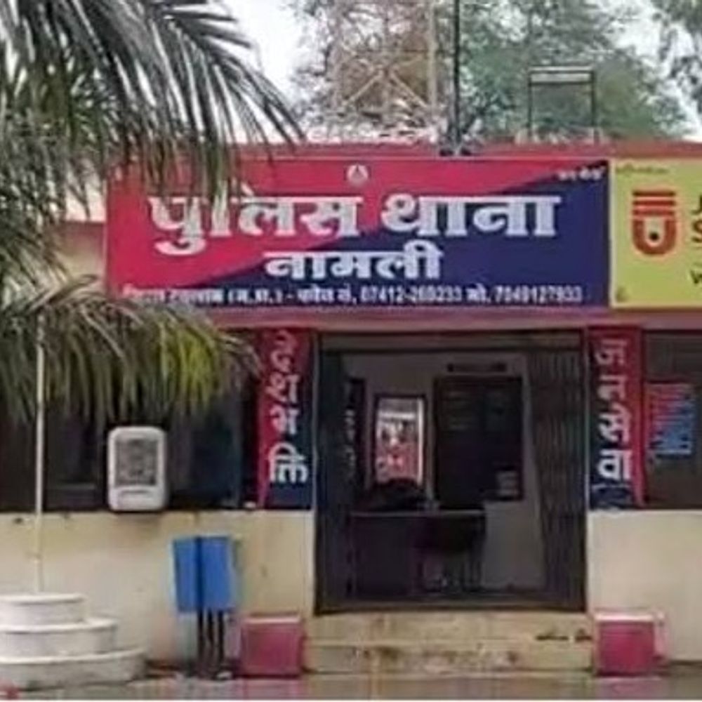 तलाम में डोडाचूरा से भरी कार छोड़ने की जांच:दो पुलिसकर्मी लाइन अटैच; ग्रामीण ASP करेंगे पड़ताल