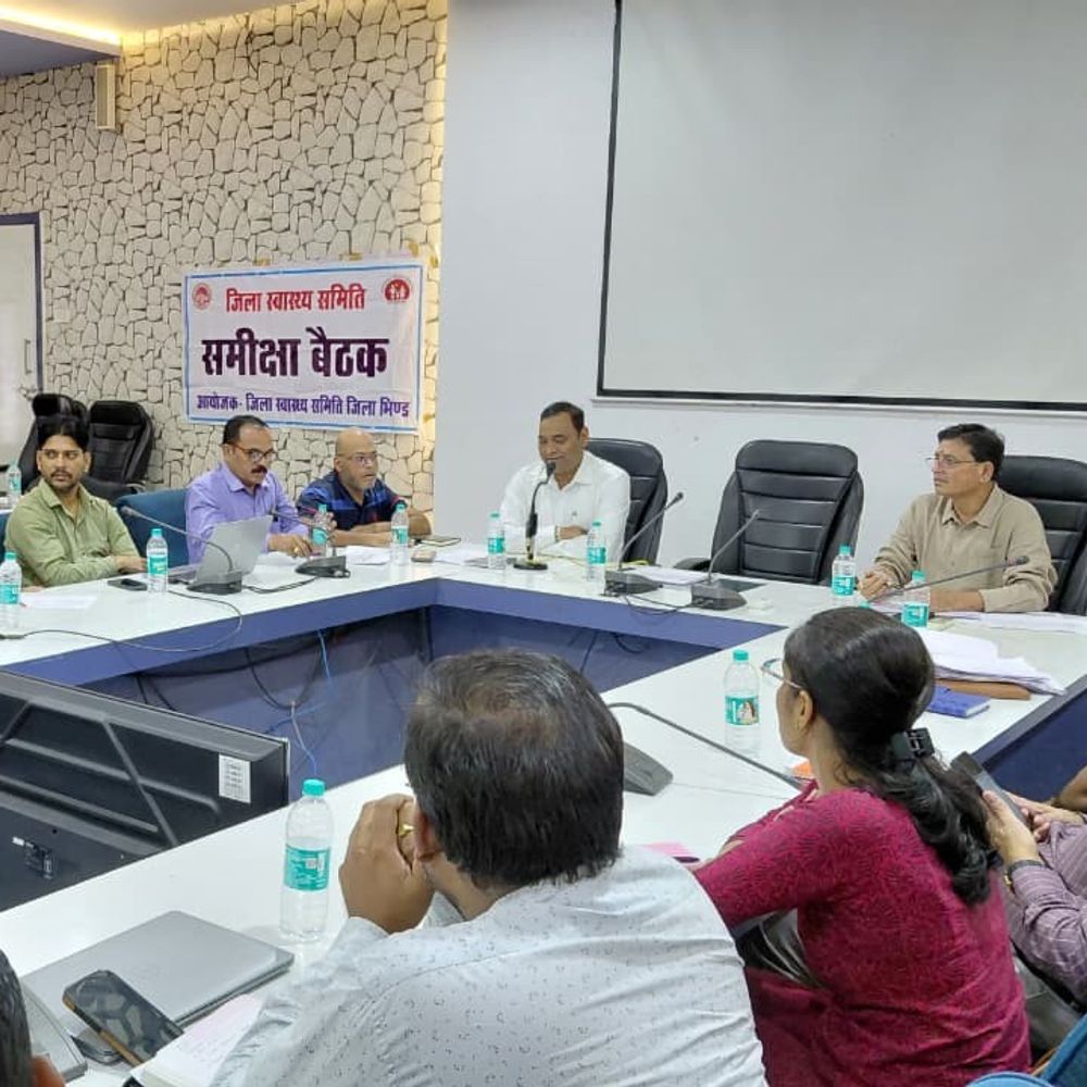 भिंड में एडीएम ने फूड सेफ्टी को दिए सख्त निर्देश:बोले- जुर्माना वसूलें और दुकानें सील करें; लाइसेंस निरस्त कर संपत्ति कुर्की का भी एक्शन लें