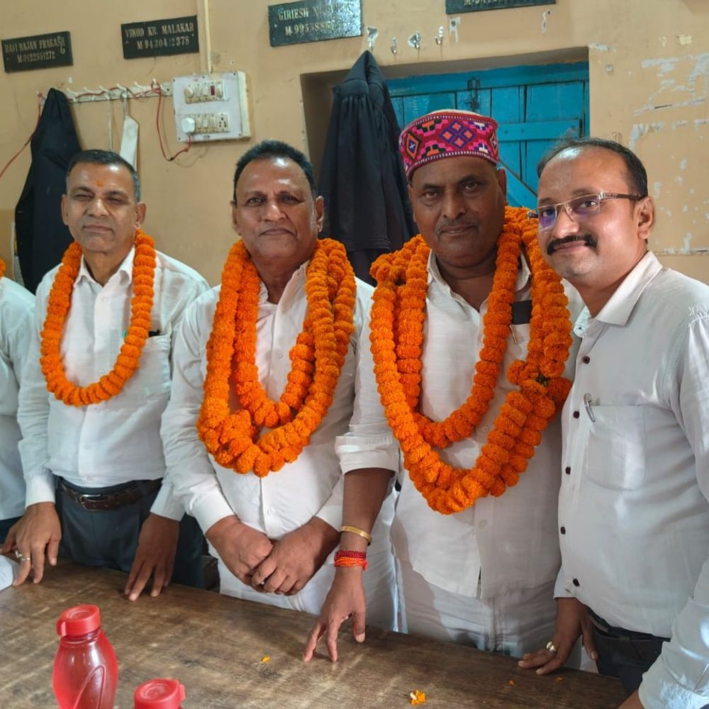 अधिवक्ता संघ चुनाव में सिद्धेश्वर विद्यार्थी बने अध्यक्ष:संजय कुमार सिंह सचिव निर्वाचित, पांच वोटों से अध्यक्ष पद पर मिली जीत