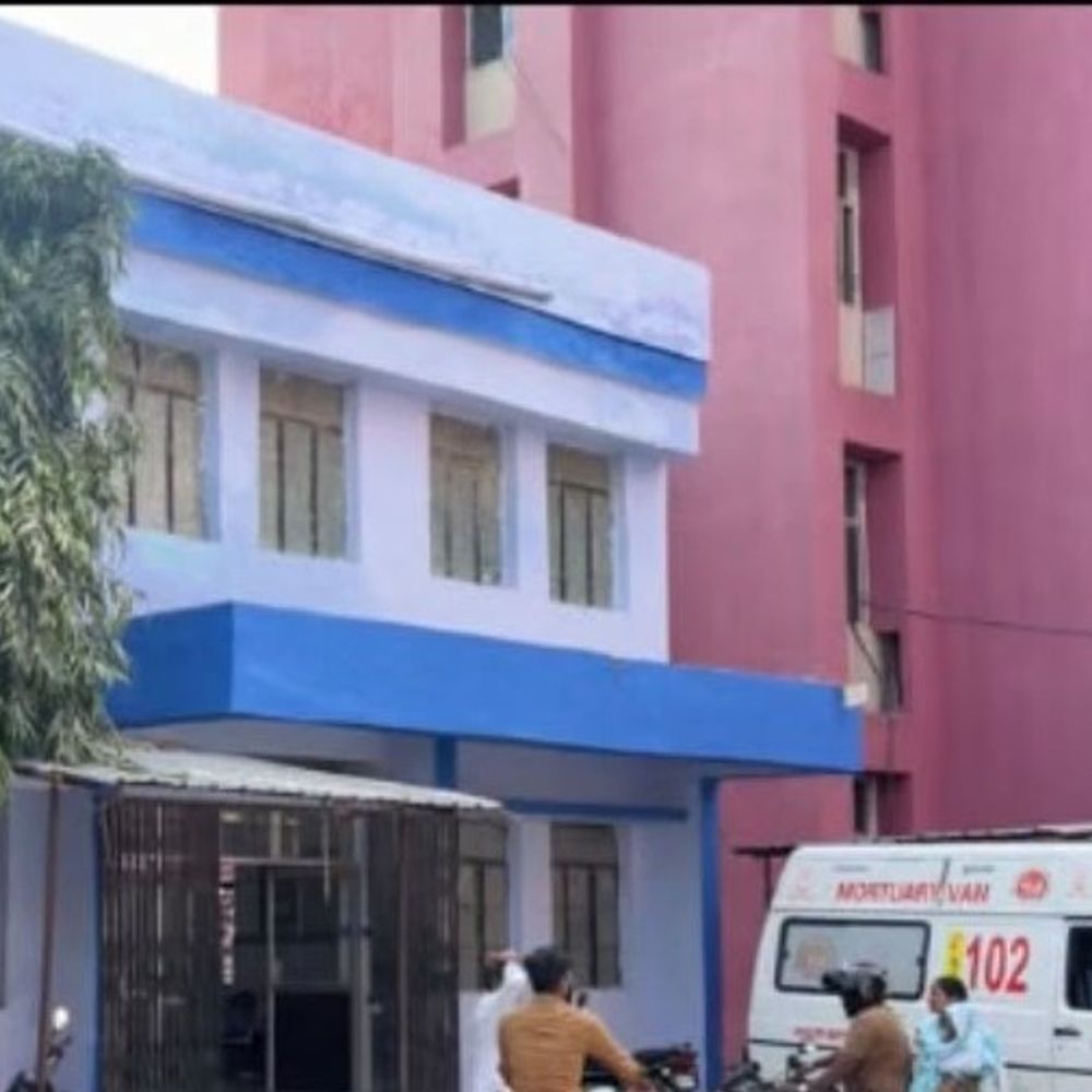 औरंगाबाद- सेवा संकल्प, कायाकल्प अभियान से बदलेगी अस्पतालों की हालत:बेहतर सुविधा उपलब्ध कराना उद्देश्य, डीएम के निर्देश पर बिल्डिंग के सौंदर्यीकरण का काम जारी