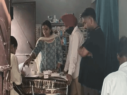 लुधियाना में क्लीनिक पर स्वास्थ्य विभाग की रेड:CM ऑफिस की शिकायत पर एक्शन; बिना बिल की दवाइयां जब्त,सैंपल जांच के लिए खरड़ भेजे गए