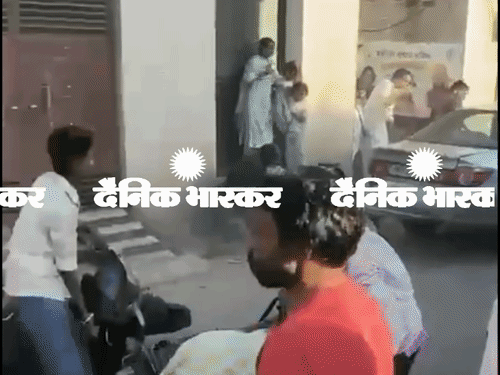 लुधियाना में दामाद ने सास और पत्नी पर किया हमला:भीड़ पर 3 बार आगे-पीछे चढ़ाई गाड़ी; दो लोगों को कुचला,वीडियो आया सामने