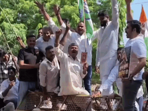 वोट बचाओ-देश बचाओ अभियान के तहत कांग्रेस का प्रदर्शन:जिलाध्यक्ष बोले- आज लोकतंत्र का काला दिन, हमारा संघर्ष जारी रहेगा