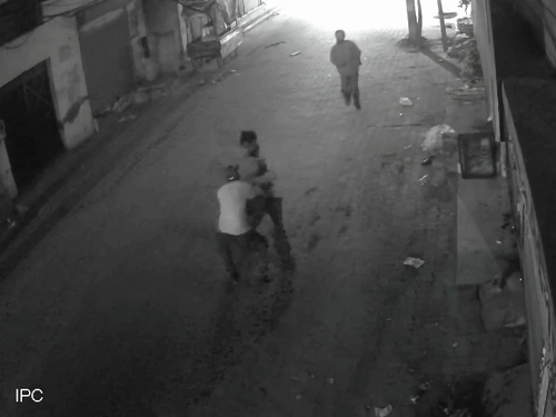 लुधियाना शक्ति नगर में फैक्ट्री जा रहे युवक से लूट:वारदात CCTV में कैद,3 बाइक सवार बदमाशों ने 50 सेकेंड में दिया घटना को अंजाम