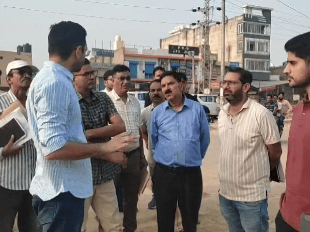 भरतपुर में धीमे विकास कार्यों पर कलेक्टर सख्त:15 दिन में तेजी लाने के निर्देश; BDA, नगर निगम और PWD अधिकारियों के साथ लिया जायजा