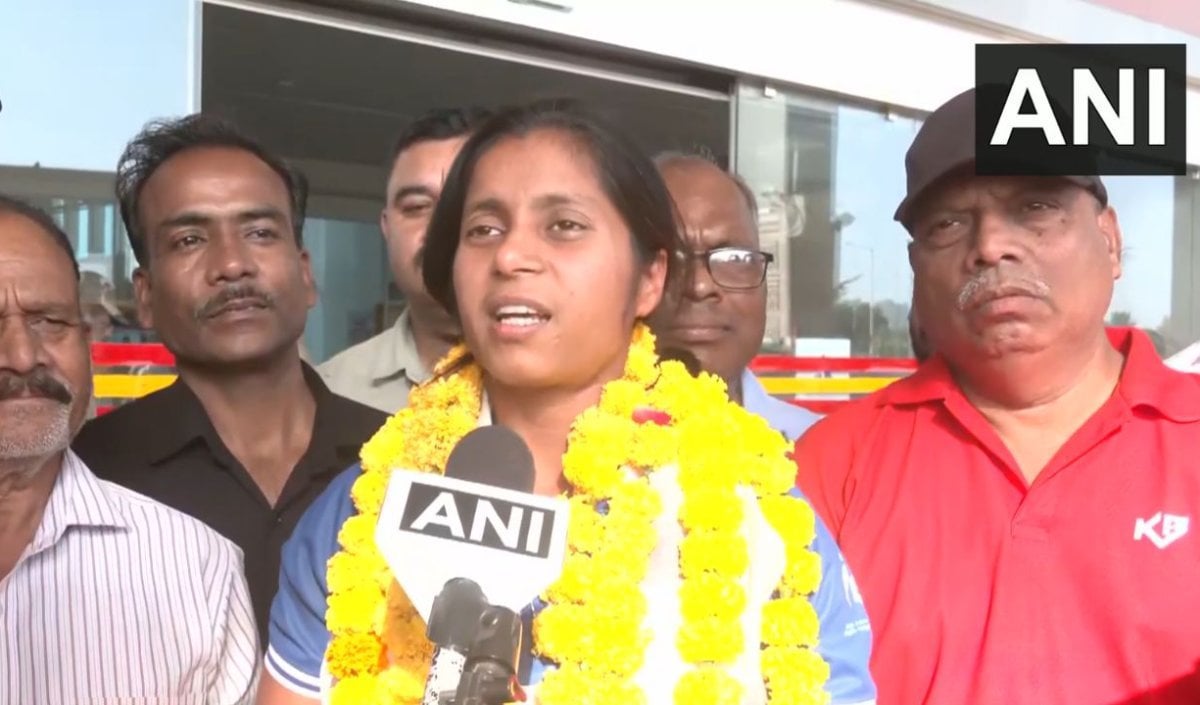 Asian Games 2026 में गोल्ड जीतकर लौटीं Ishika Chaudhary, ग्वालियर में हुआ जोरदार स्वागत