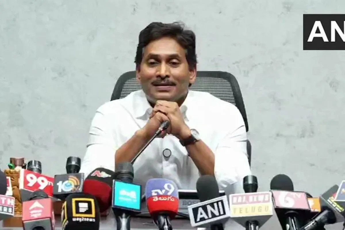 आंध्र प्रदेश में लोकतंत्र खतरे में? वाईएस जगन मोहन रेड्डी ने उठाए सवाल, बोले- विपक्षी उम्मीदवारों को नामांकन से रोका जा रहा
