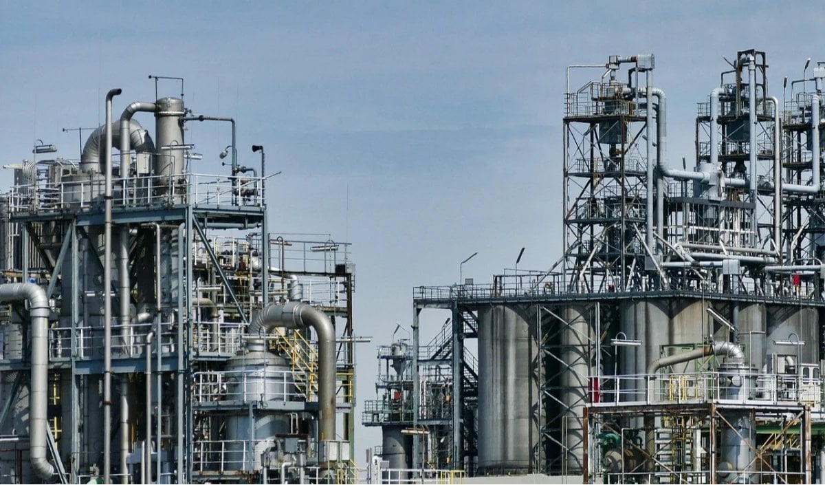 CREA का खुलासा Reliance Jamnagar Refinery से EU पहुंचे तेल उत्पाद