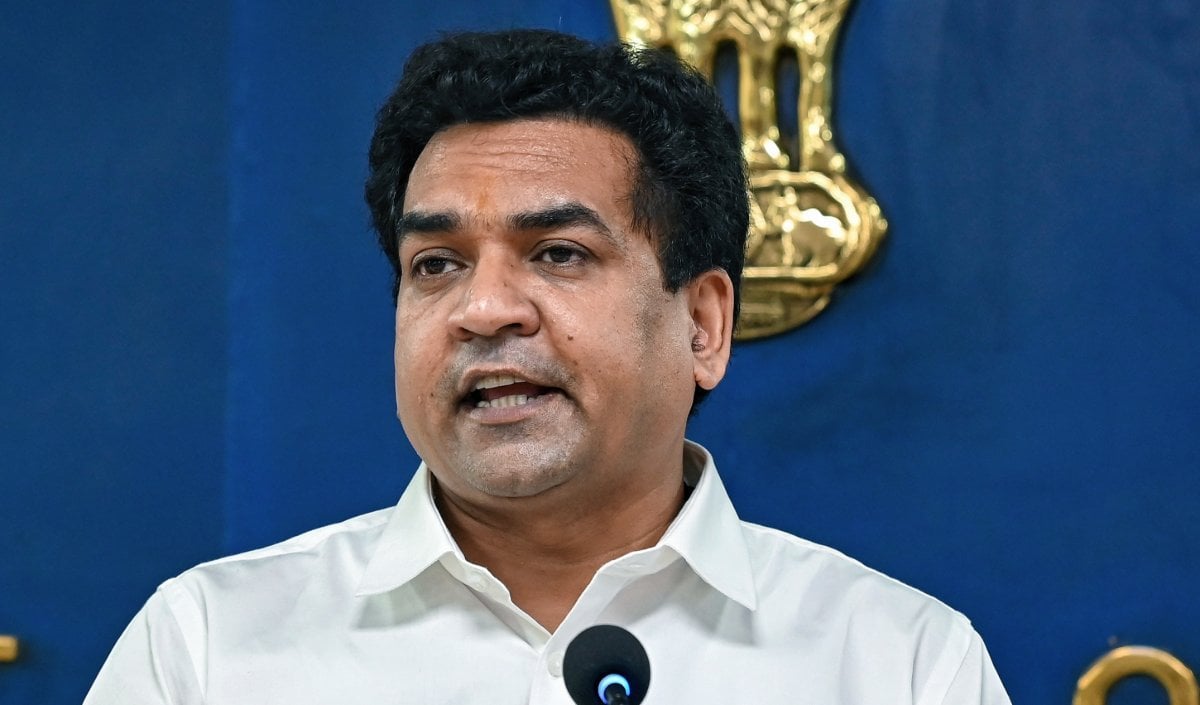 Dussehra पर Cockroach दहन पर घमासान, Kapil Mishra बोले- तिलमिलाए देश के राजनीतिक दीमक