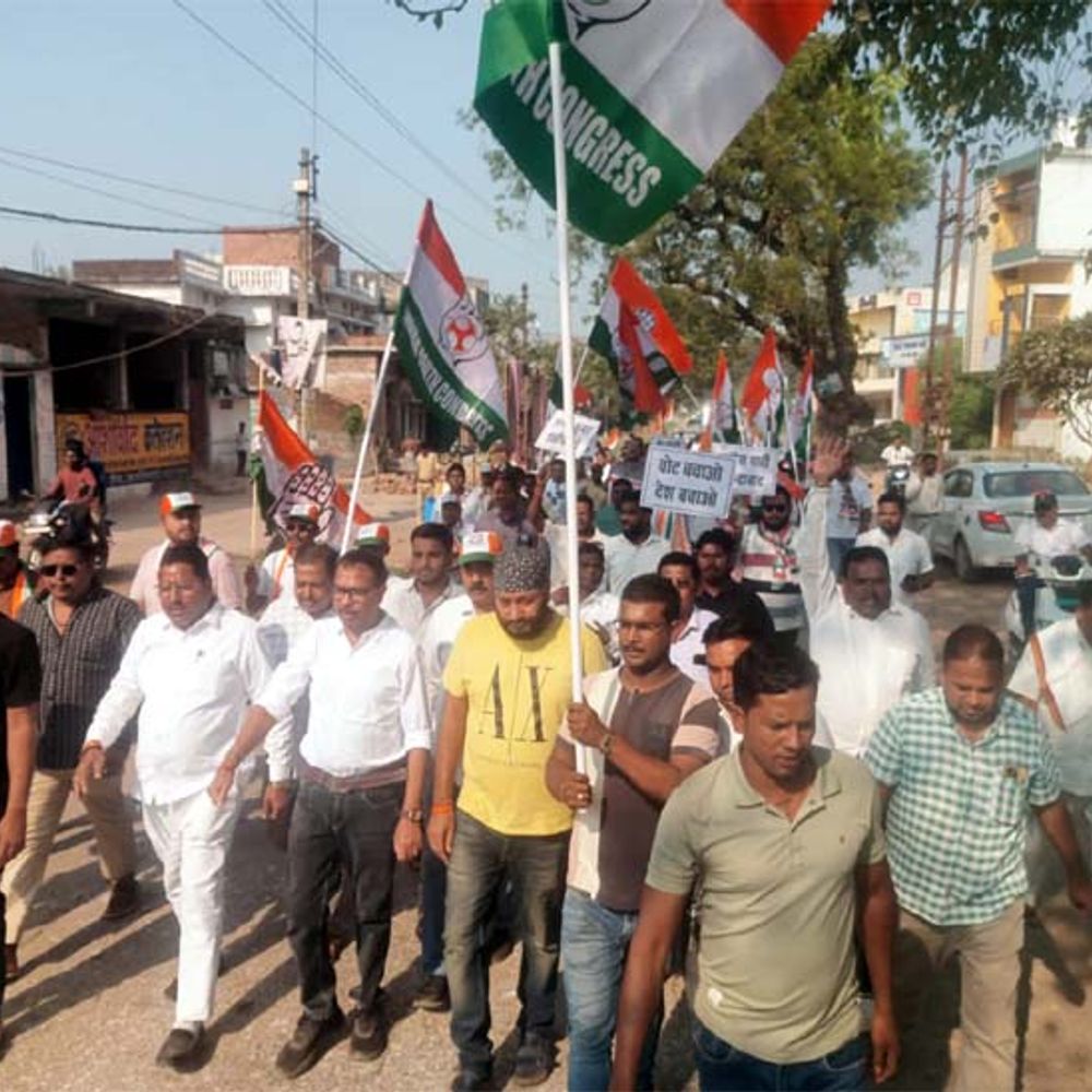 रायगढ़ के खरसिया में कांग्रेस ने किया विरोध प्रदर्शन:मुख्य चुनाव आयुक्त के इस्तीफे की मांग, राष्ट्रपति के नाम SDM को सौंपा आवेदन