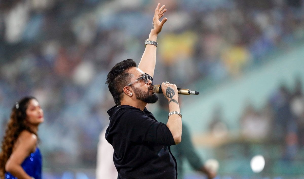 विवाद के बाद Daler Mehndi के बचाव में उतरे Mika Singh, बोले- उनकी तबीयत खराब थी