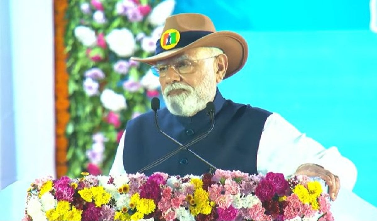 PM Modi ने Ekta Nagar में देखी भव्य Unity Parade, कहा- सरदार पटेल के बिना आज के भारत की कल्पना भी मुश्किल