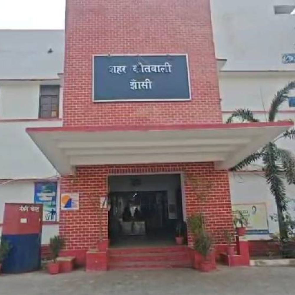 झांसी में दरोगा और 4 सिपाहियों ने 6 लाख लूटे:युवक को उठाकर थाने लाए, 12 दिन बाद जेल भेजा, 1 साल बाद कोर्ट के आदेश पर FIR