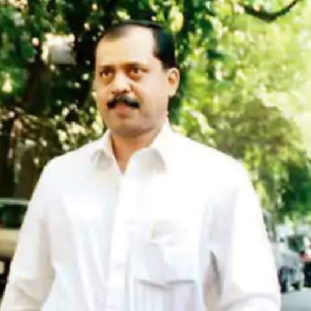 वाजे की महंगी कारों,ओबेरॉय में रहने पर हाईकोर्ट हैरान:NIA ने कहा- जमानत पर भी गवाह प्रभावित कर सकता है, एंटीलिया मामले में सुनवाई
