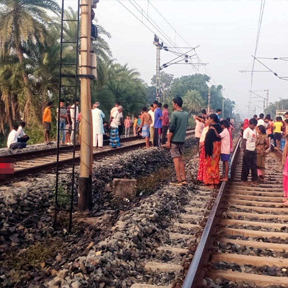 गिरिडीह में महिला ने ट्रेन से कटकर दी जान:पति से विवाद के बाद महिला देर रात घर से निकली, तीन बच्चों के सिर से उठा मां का साया