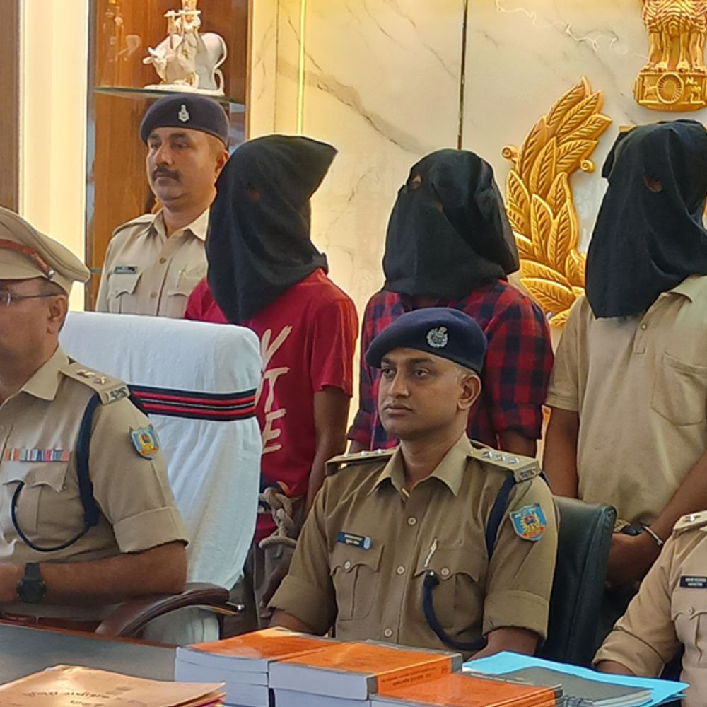 पत्थर खदान में मिले शव की हुई पहचान, 3 गिरफ्तार:पाकुड़ में वारिस बनने की लालच में जीजा की हत्या की गई, कुल्हाड़ी-हथौड़ी बरामद