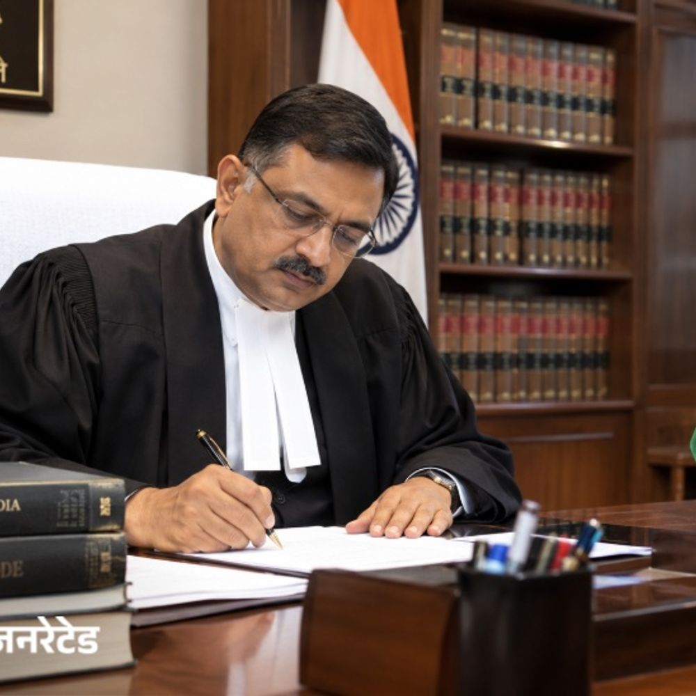 42 पूर्व जजों ने लेटर लिखकर SIR को सही बताया:चुनाव आयोग पर आरोपों के बीच ‘वोट चोरी’ के दावों पर सबूत मांगे