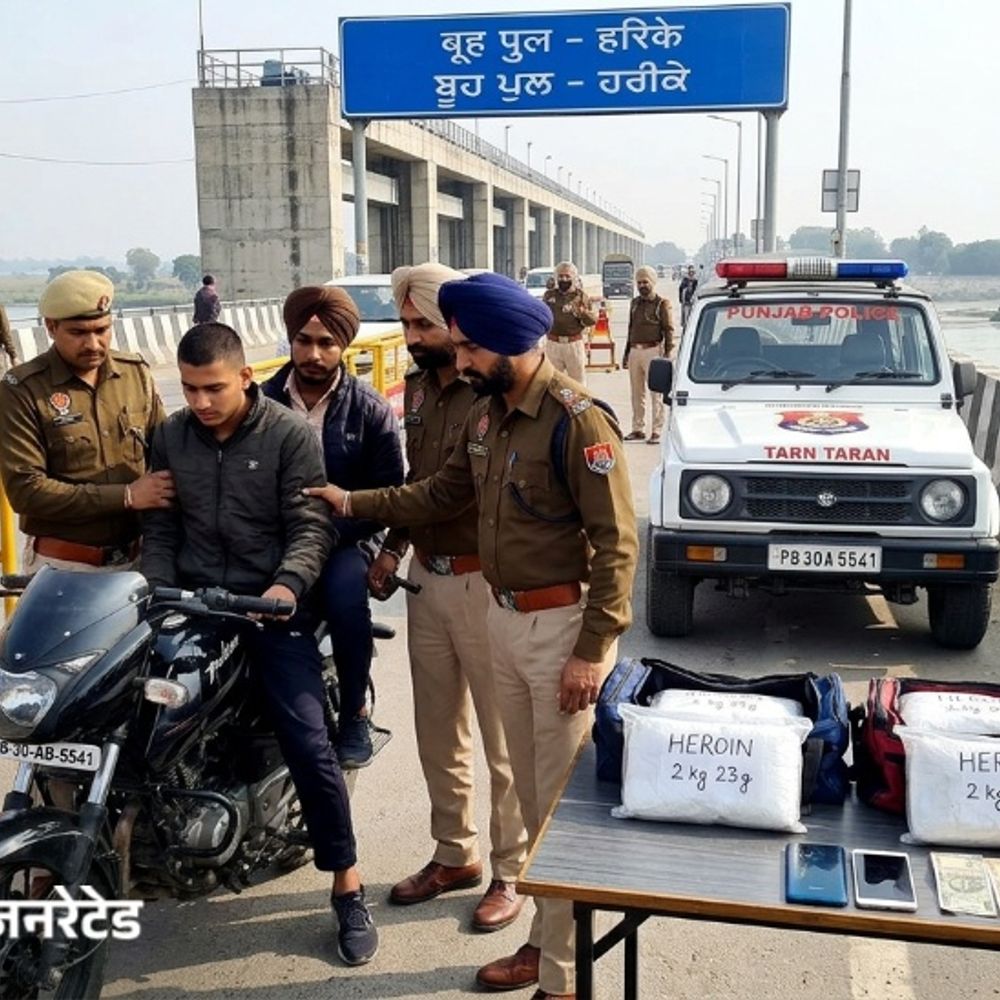 तरनतारन- दो तस्करों से 4 किलो 29 ग्राम हेरोइन बरामद:नाकाबंदी के दौरान पुलिस के हत्थे चढ़े आरोपी, किट बैग में छिपा कर ले जा रहे थे नशा