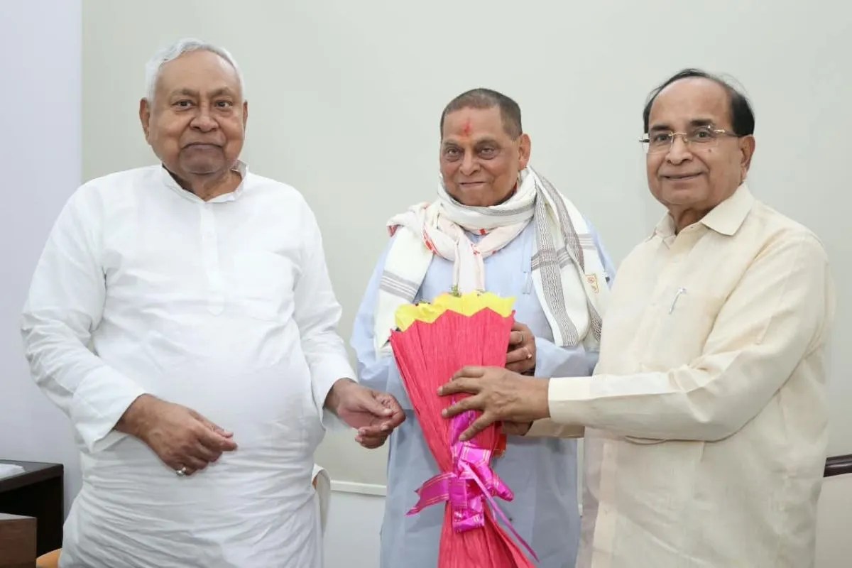 Bihar MLC चुनाव में जीत के बाद नीतीश कुमार के पास पहुंचे नीरज कुमार, अनंत सिंह पर कार्रवाई को लेकर नया अपडेट