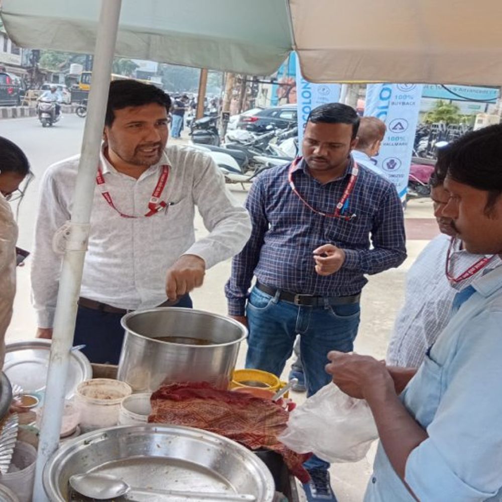 ठेला, खोमचा, जूस, मिठाई दुकान, रेस्टोरेंट की जांच:लालपुर में केमिकल मिला चाट बेचते धराए खोमचे वाले