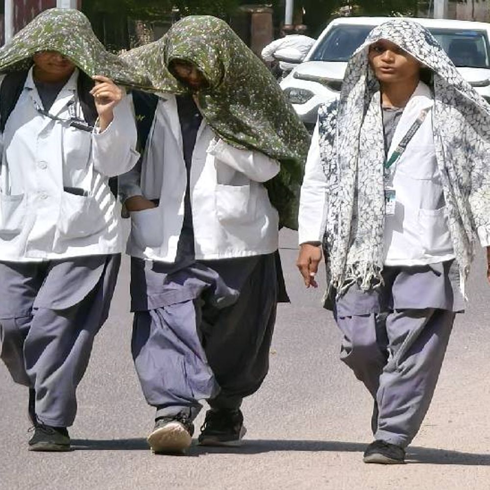अक्टूबर में पारा 40 डिग्री पार, गर्मी ने किया परेशान:आसमान साफ, बादलों का नामोनिशान नहीं, 12 अक्टूबर के बाद तापमान में गिरावट के संकेत