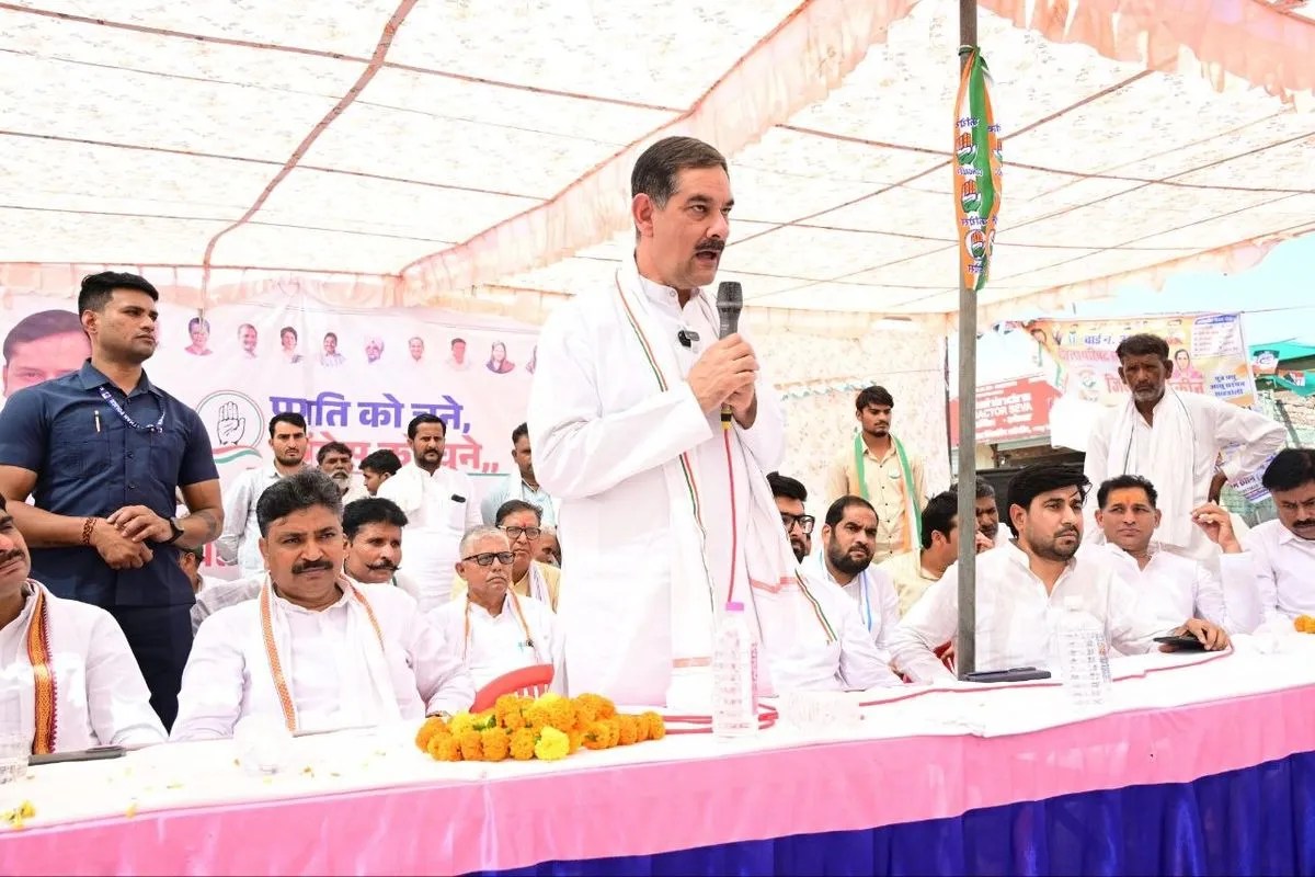 अलवर पंचायत चुनाव: कांग्रेस का भाजपा पर हमला, जूली और जितेंद्र सिंह ने उठाए गांवों के मुद्दे