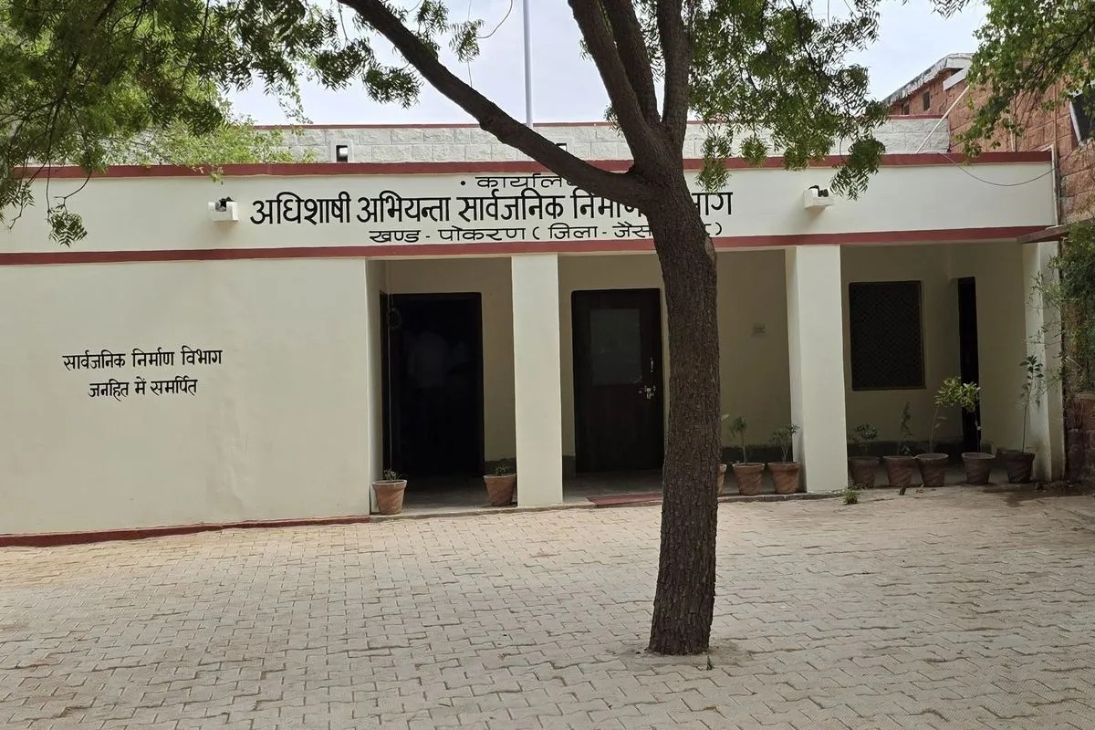 jaisalmer:  तीन साल में आठ किलोमीटर सड़क बनीं, बारह किलोमीटर का काम अब तक अटका