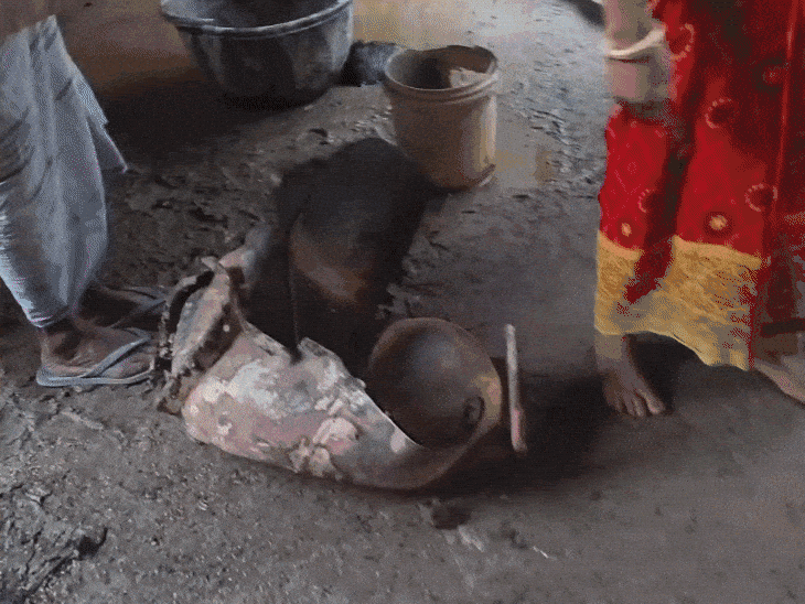 पूर्णिया- गैस सिलेंडर सेट करते समय लगी आग, ब्लास्ट:दो परिवारों का घरेलू सामान समेत कैश, ज्वेलरी जलकर बर्बाद; अंचलाधिकारी ने दिया मदद का भरोसा