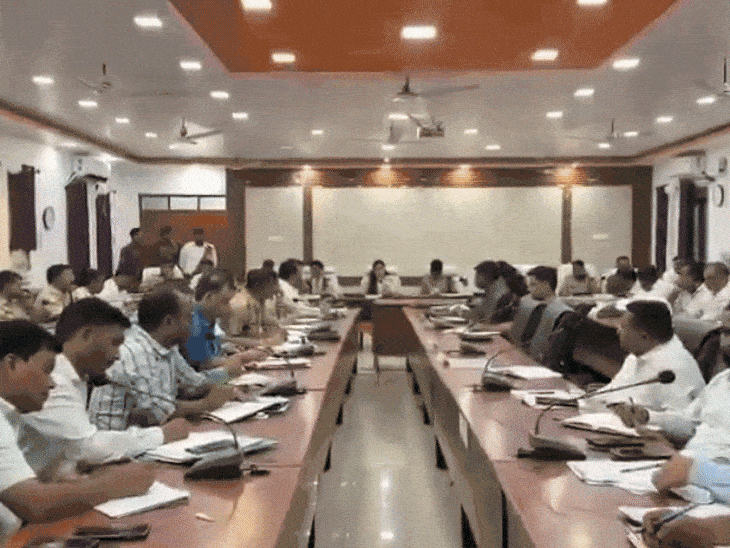 औरंगाबाद में दशहरा को लेकर प्रशासन अलर्ट:पंडालों की अग्नि सुरक्षा से विसर्जन तक पुख्ता इंतजाम; सीसीटीवी से निगरानी, असामाजिक तत्वों पर सख्ती के निर्देश