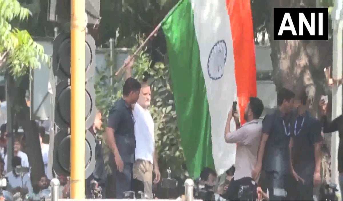 Voter List विवाद पर Parliament से ECI तक INDIA Bloc का विरोध मार्च, हिरासत में विपक्ष के कई नेता